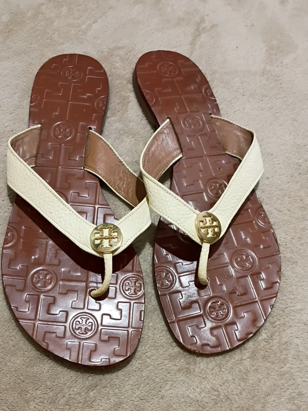 Tory Burch Cream Leather Strap Sandals with Gold Logo.Very good condition
